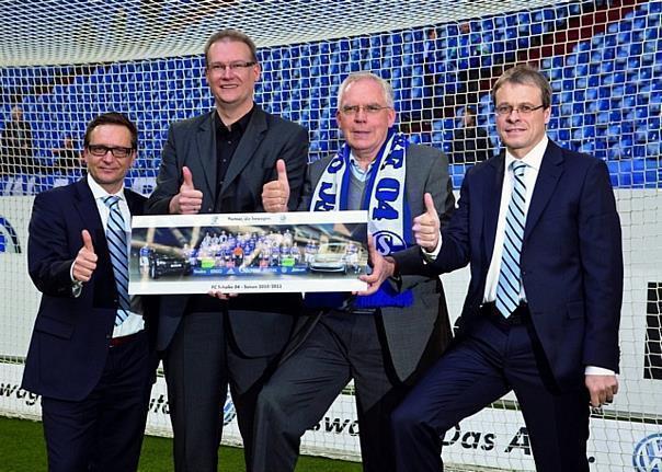 Volkswagen und Schalke 04 verlängern Partnerschaft.  Foto: VW/Auto-Reporter.NET